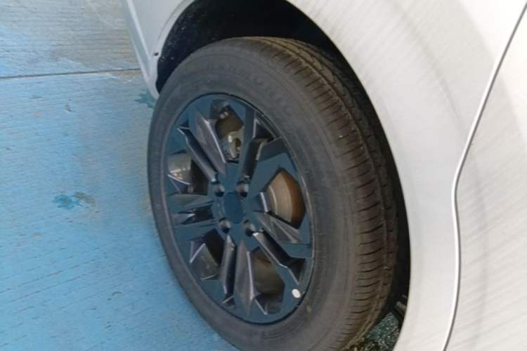 Used Dongfeng Aeolus Yixuan 2025 1.5L Automatic Luxury Version Right Rear Wheel Hub