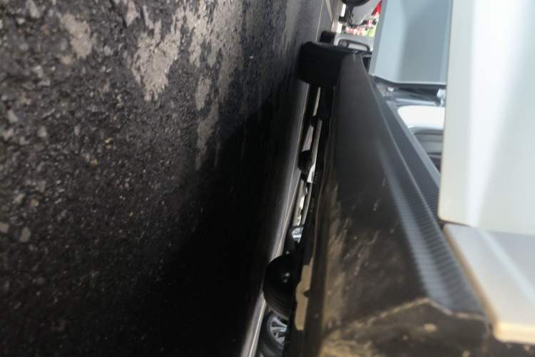 Used Dongfeng Aeolus Yixuan 2025 1.5L Automatic Luxury Version Right Side Sill