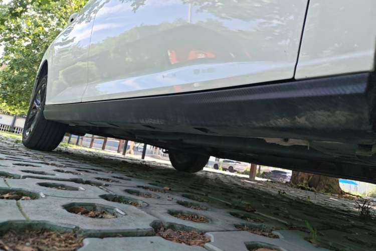 Used Dongfeng Aeolus Yixuan 2025 1.5L Automatic Luxury Version Right Side Sill