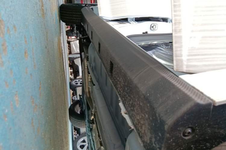 Used Dongfeng Aeolus Yixuan 2025 1.5L Automatic Luxury Version Right Side Sill