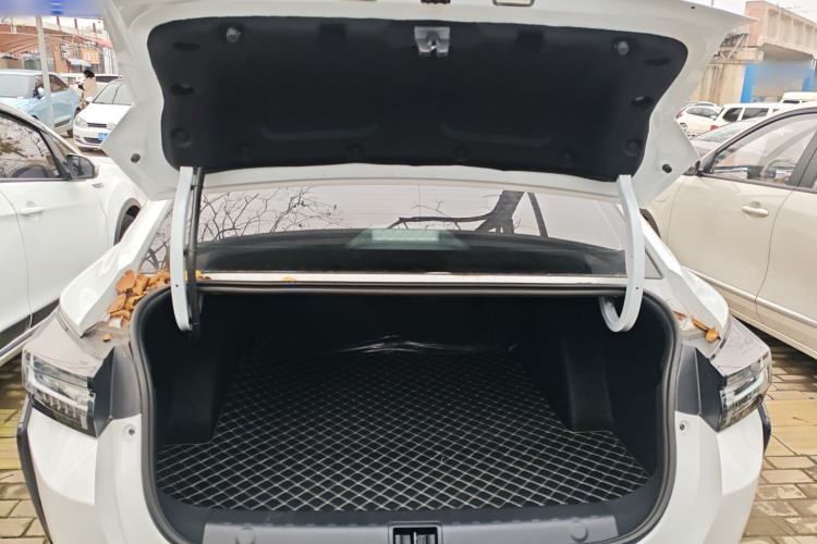 Used Dongfeng Aeolus Yixuan 2025 1.5L Automatic Luxury Version Trunk