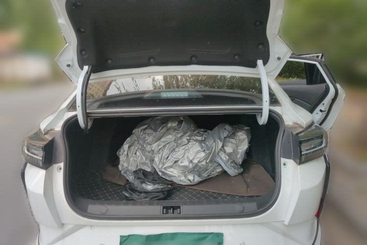 Used Dongfeng Aeolus Yixuan 2025 1.5L Automatic Luxury Version Trunk