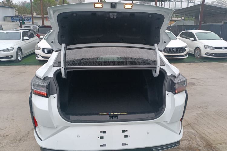 Used Dongfeng Aeolus Yixuan 2025 1.5L Automatic Luxury Version Trunk