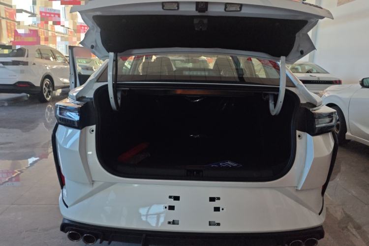 Used Dongfeng Aeolus Yixuan 2025 1.5L Glory Edition Trunk