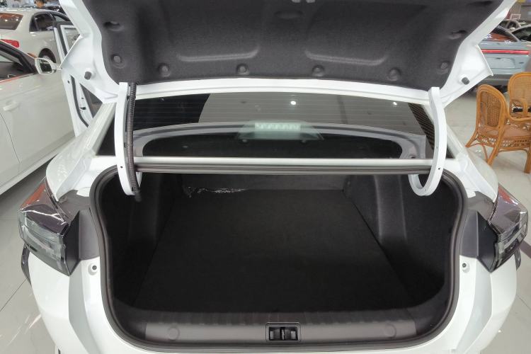 Used Dongfeng Aeolus Yixuan 2025 1.5L Automatic Luxury Version Trunk