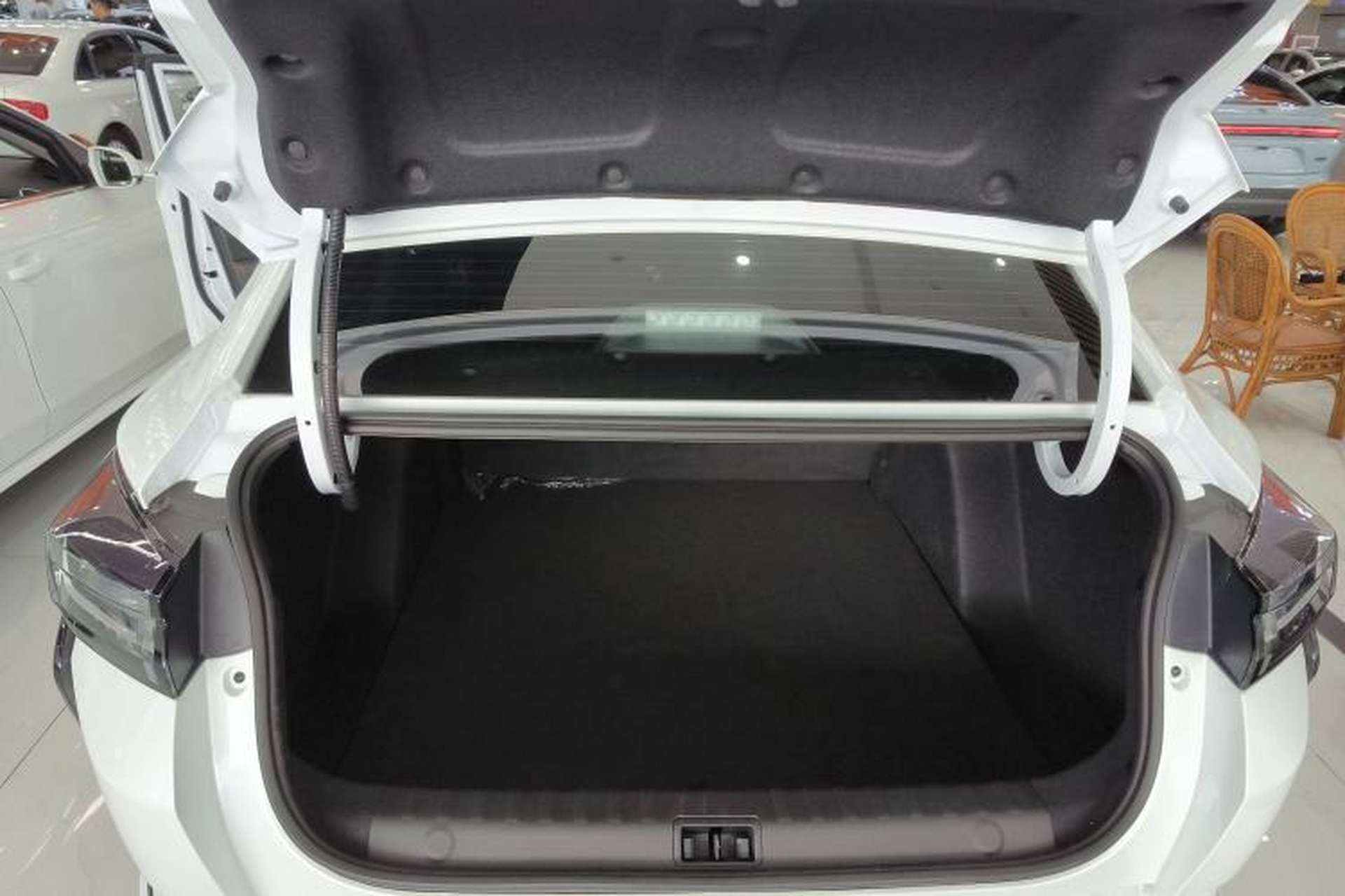 Used Dongfeng Aeolus Yixuan 2025 1.5L Automatic Luxury Version Trunk
