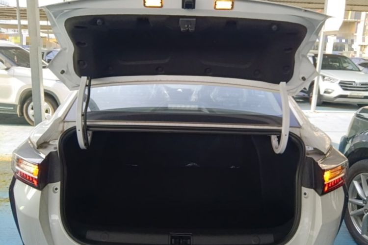 Used Dongfeng Aeolus Yixuan 2025 1.5L Automatic Luxury Version Trunk