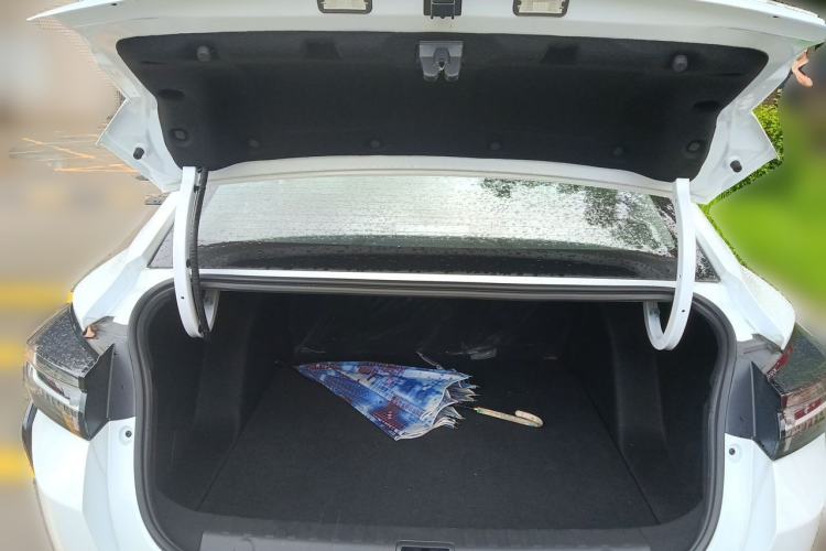 Used Dongfeng Aeolus Yixuan 2025 1.5L Automatic Luxury Version Trunk