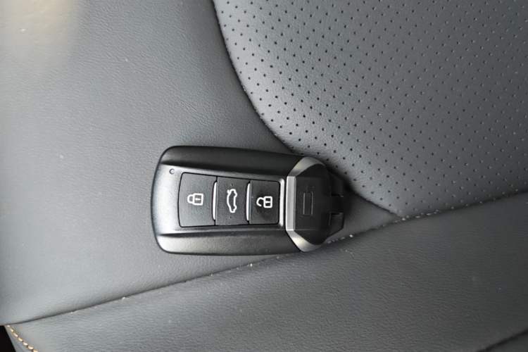 Used Dongfeng Aeolus Yixuan 2025 1.5L Automatic Luxury Version Vehicle Key