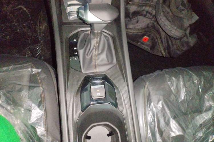 Used Dongfeng Aeolus Yixuan 2026 1.5L Automatic Luxury Edition Gear Lever