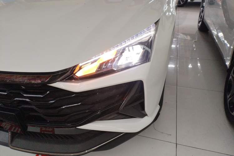 Used Dongfeng Aeolus Yixuan 2026 1.5L Automatic Luxury Edition Left Front Headlight