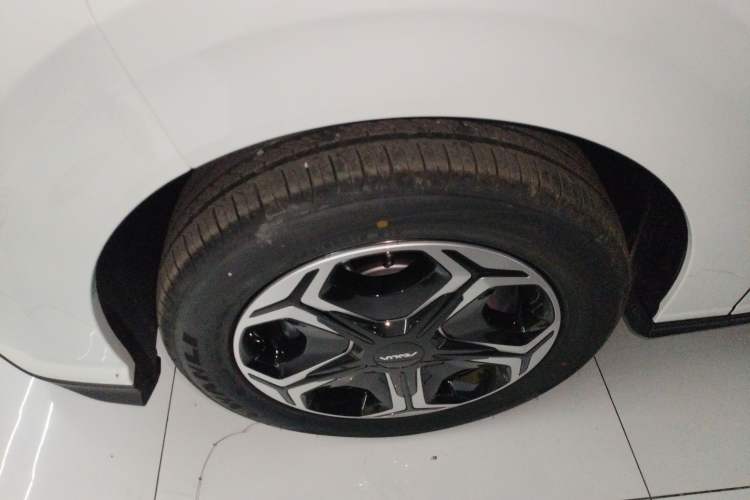 Used Dongfeng Aeolus Yixuan 2026 1.5L Automatic Luxury Edition Left Front Wheel Hub
