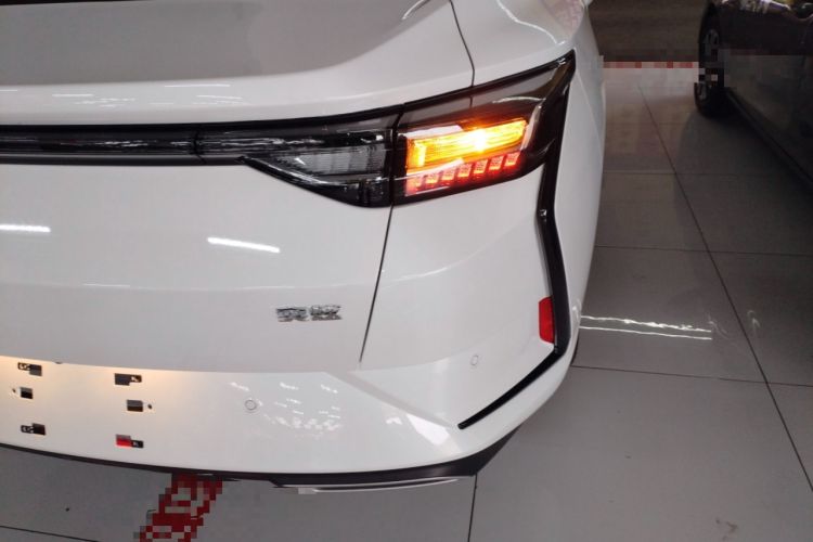 Used Dongfeng Aeolus Yixuan 2026 1.5L Automatic Luxury Edition Right Rear Taillight