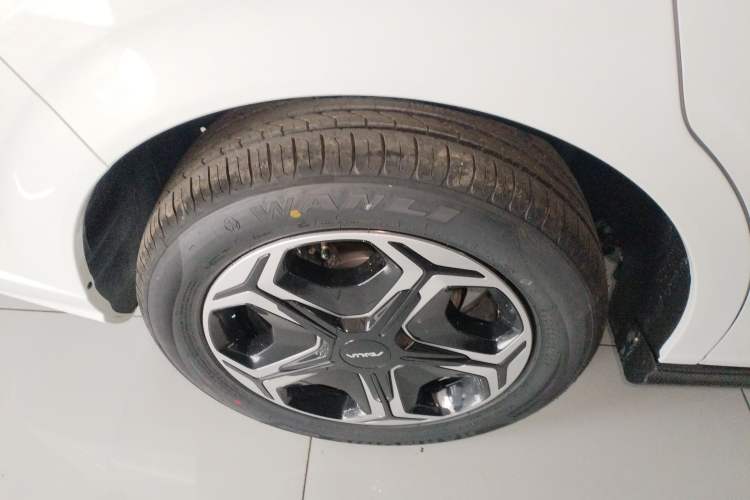 Used Dongfeng Aeolus Yixuan 2026 1.5L Automatic Luxury Edition Right Rear Wheel Hub