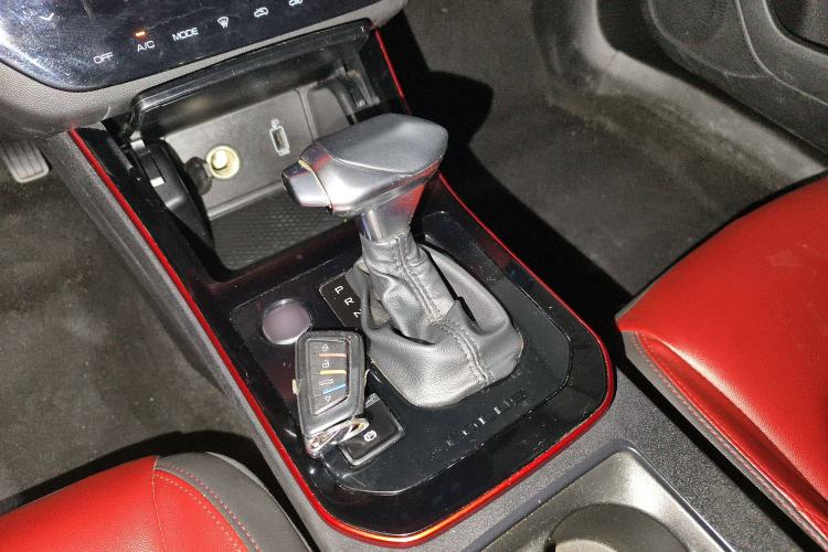 Used Dongfeng Aeolus Yixuan GS 2021 230T Automatic Zuiyao Wushu Edition Gear Lever
