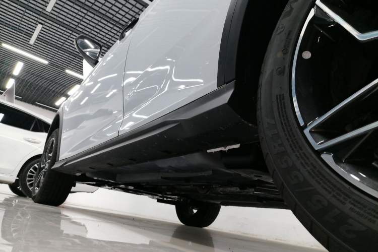 Used Dongfeng Aeolus Yixuan GS 2025 Mach-Edition 1.5L Automatic Starry Edition Left Side Sill