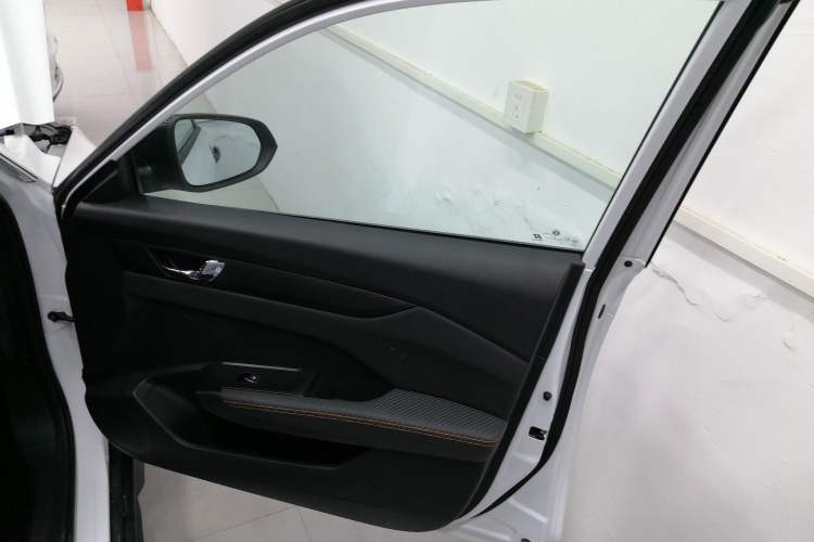 Used Dongfeng Aeolus Yixuan GS 2025 Mach-Edition 1.5L Automatic Starry Edition Right Front Door Interior