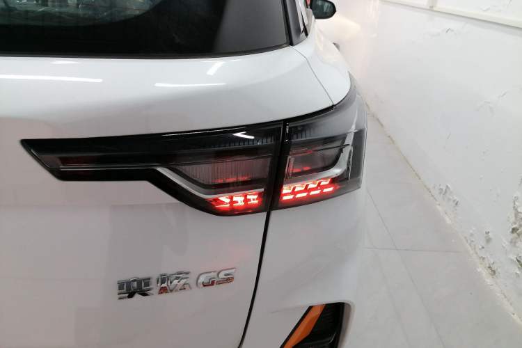 Used Dongfeng Aeolus Yixuan GS 2025 Mach-Edition 1.5L Automatic Starry Edition Right Rear Taillight