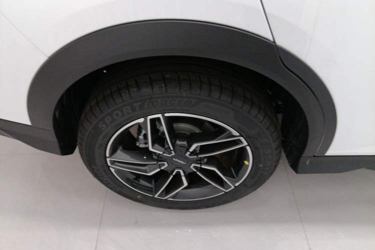 Used Dongfeng Aeolus Yixuan GS 2025 Mach-Edition 1.5L Automatic Starry Edition Right Rear Wheel Hub