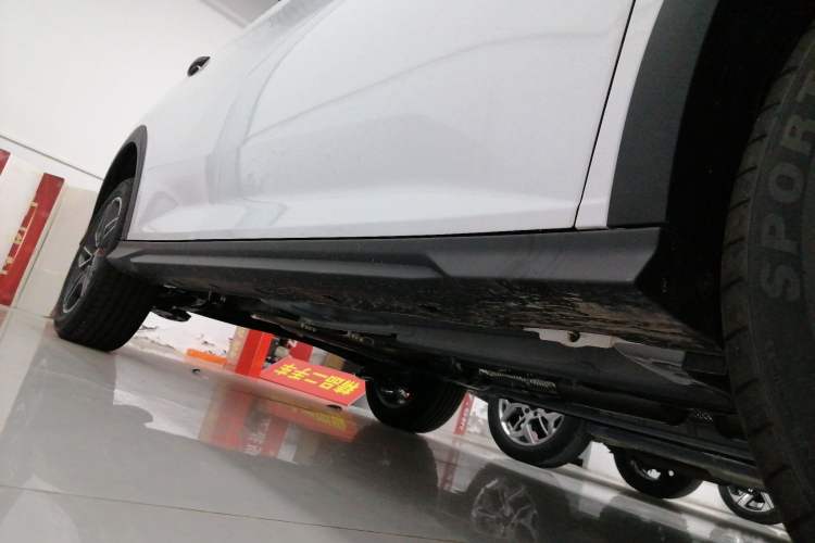 Used Dongfeng Aeolus Yixuan GS 2025 Mach-Edition 1.5L Automatic Starry Edition Right Side Sill