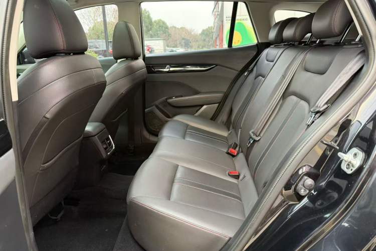 Used Dongfeng Aeolus Yixuan GS 2020 230T Automatic Black Samurai Edition Interior 4