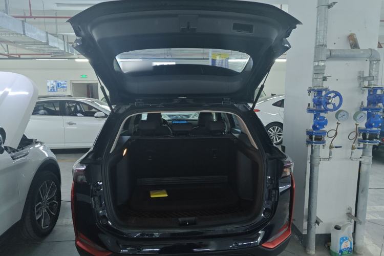 Used Dongfeng Aeolus Yixuan GS 2020 230T Automatic Black Samurai Edition Trunk