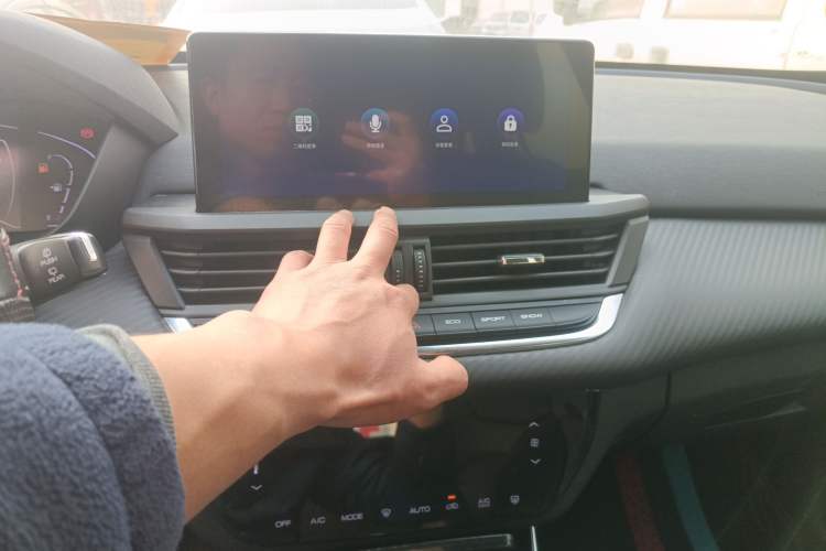 Used Dongfeng Aeolus Yixuan GS 2020 230T Automatic Cool Edition Audio And AC Panel