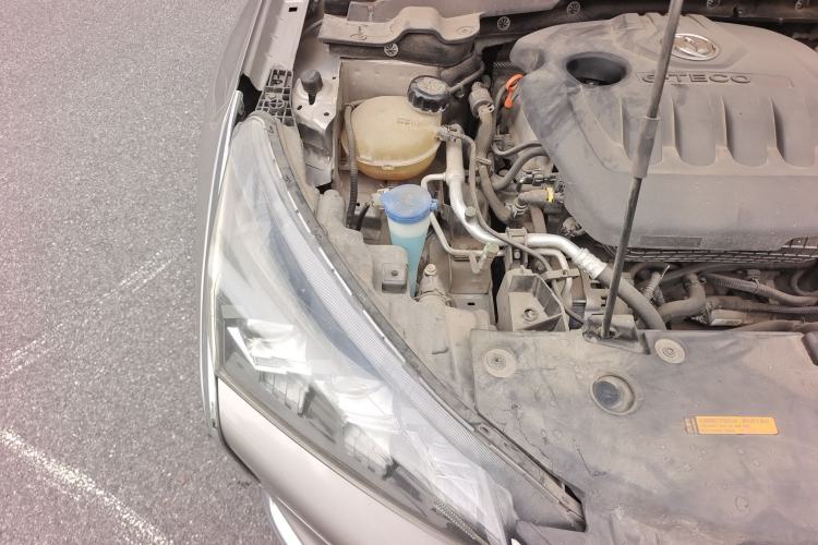 Used Dongfeng Aeolus Yixuan GS 2020 230T Automatic Yueyu Version Engine Bay Right