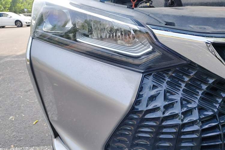 Used Dongfeng Aeolus Yixuan GS 2020 230T Automatic Yueyu Version Right Front Headlight