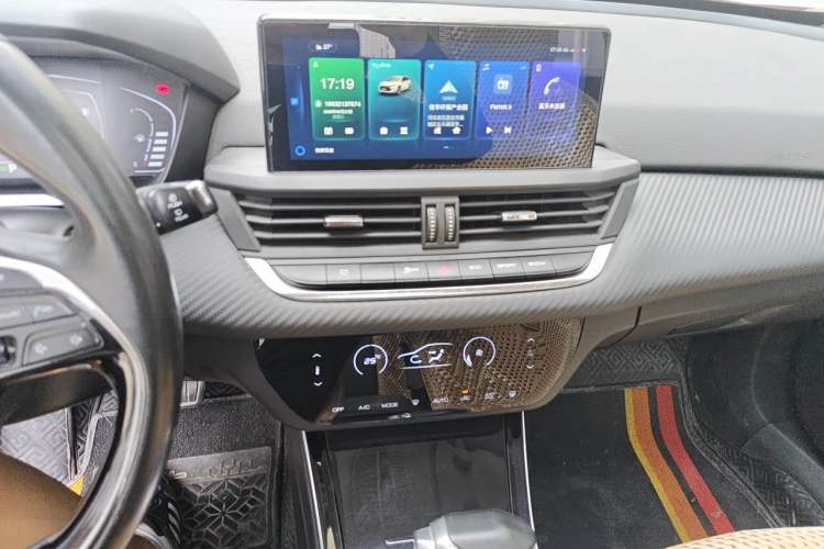 Used Dongfeng Aeolus Yixuan GS 2020 230T Automatic Cool Edition Audio And AC Panel