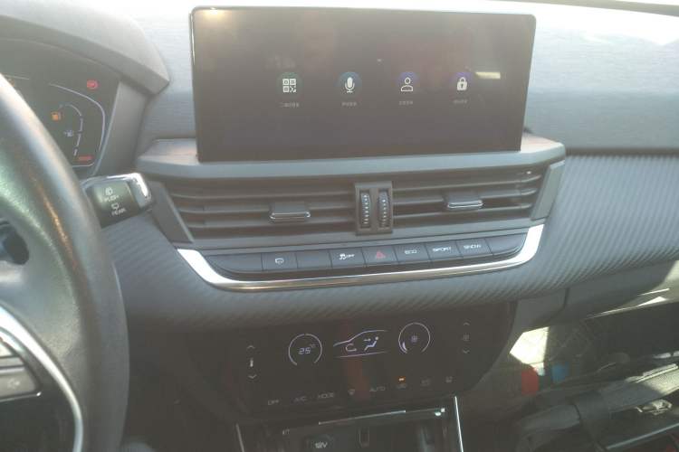 Used Dongfeng Aeolus Yixuan GS 2020 230T Automatic Cool Edition Audio And AC Panel