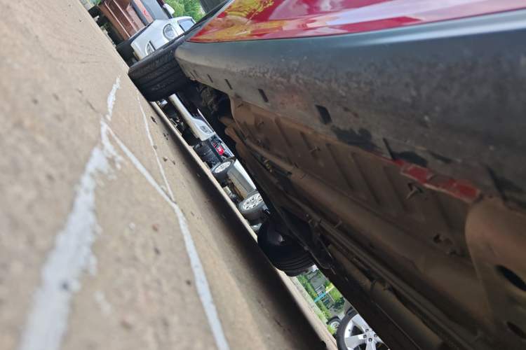 Used Dongfeng Aeolus Yixuan GS 2020 230T Automatic Yueyu Version Right Side Sill