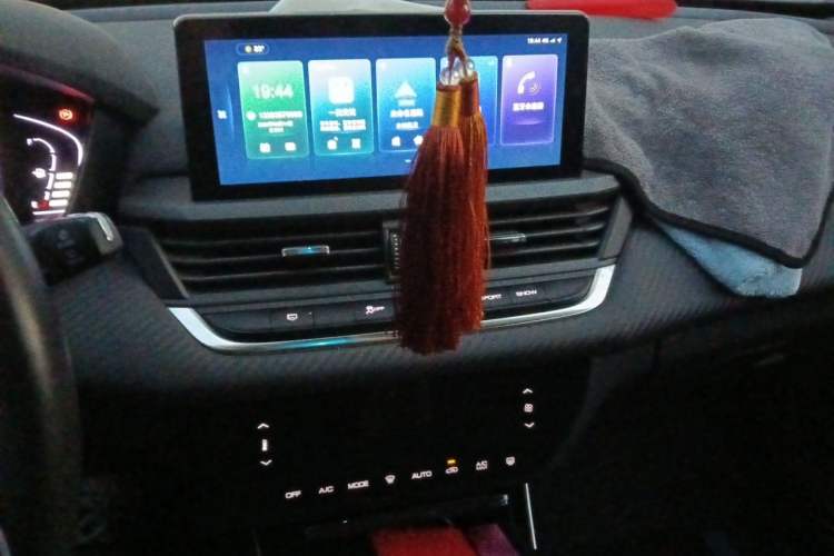 Used Dongfeng Aeolus Yixuan GS 2020 230T Automatic Cool Edition Audio And AC Panel