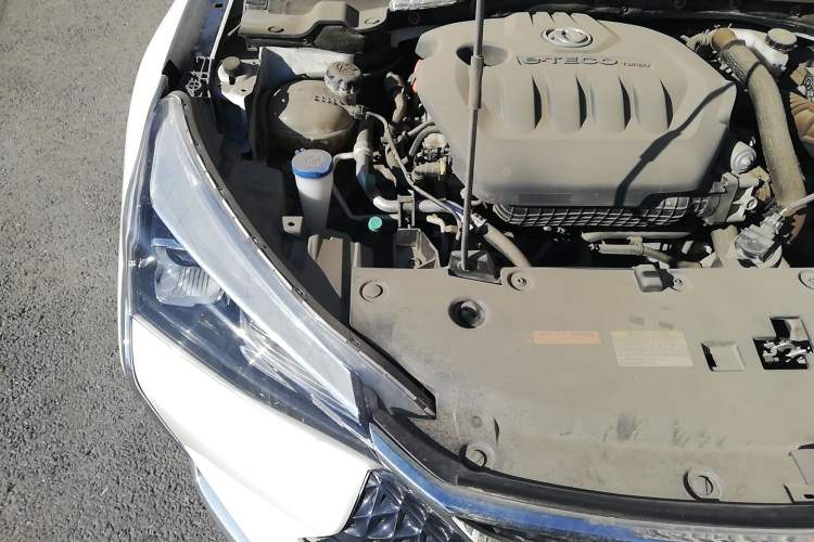 Used Dongfeng Aeolus Yixuan GS 2020 230T Automatic Yueyu Version Engine Bay Right