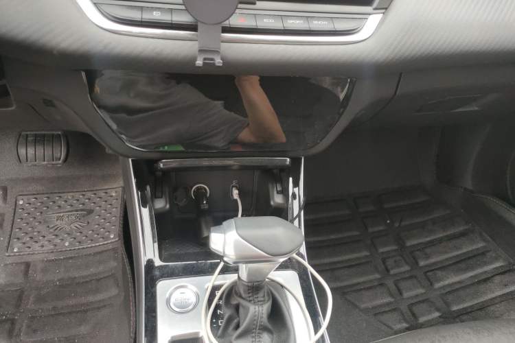 Used Dongfeng Aeolus Yixuan GS 2020 230T Automatic Cool Edition Gear Lever