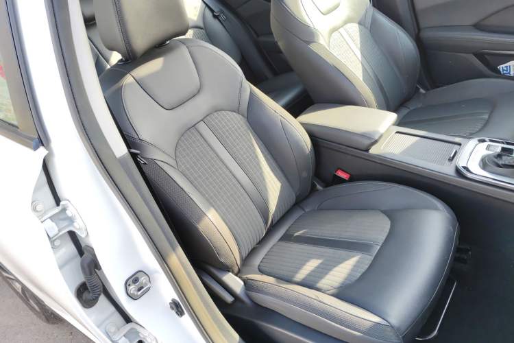 Used Dongfeng Aeolus Yixuan GS 2020 230T Automatic Yueyu Version Right Front Seat