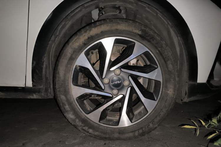 Used Dongfeng Aeolus Yixuan GS 2020 230T Automatic Yueyu Version Right Front Wheel Hub