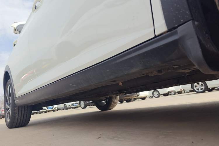 Used Dongfeng Aeolus Yixuan GS 2020 230T Automatic Cool Edition Right Side Sill