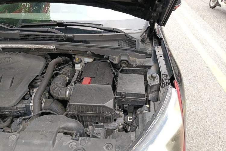 Used Dongfeng Aeolus Yixuan GS 2021 230T Automatic Zuiyao Wushu Edition Engine Bay Left