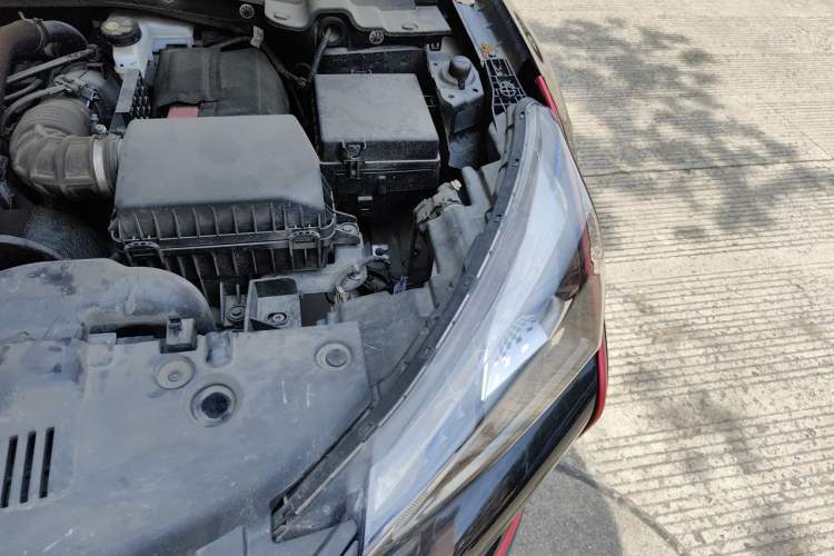Used Dongfeng Aeolus Yixuan GS 2021 230T Automatic Chasing Moon Samurai Edition Engine Bay Left