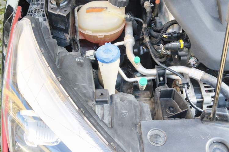 Used Dongfeng Aeolus Yixuan GS 2021 230T Automatic Star-Chasing Warrior Edition Engine Bay Right
