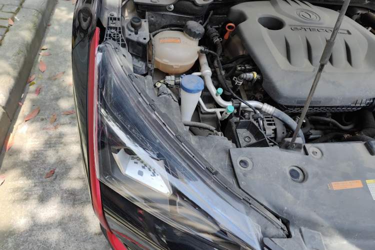 Used Dongfeng Aeolus Yixuan GS 2021 230T Automatic Chasing Moon Samurai Edition Engine Bay Right