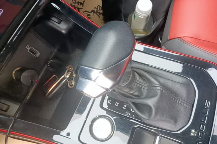 Used Dongfeng Aeolus Yixuan GS 2021 230T Automatic Zuiyao Wushu Edition Gear Lever