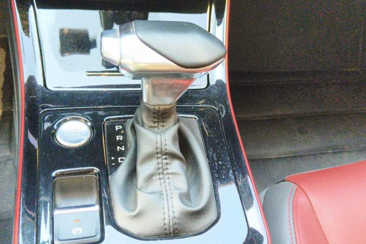 Used Dongfeng Aeolus Yixuan GS 2021 230T Automatic Star-Chasing Warrior Edition Gear Lever