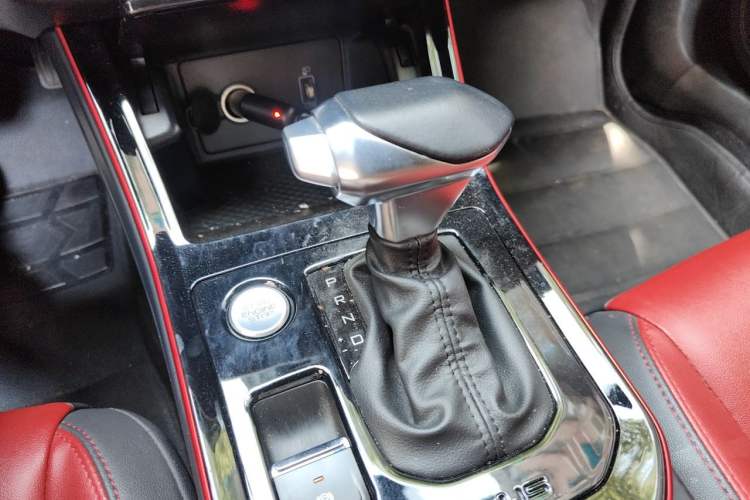 Used Dongfeng Aeolus Yixuan GS 2021 230T Automatic Chasing Moon Samurai Edition Gear Lever