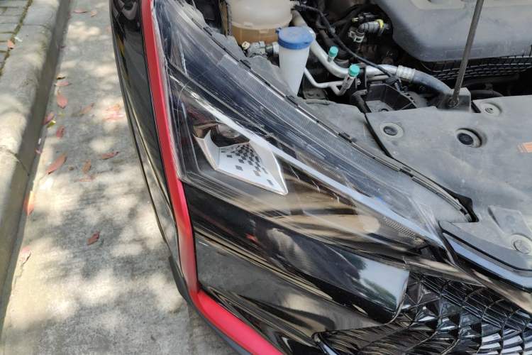 Used Dongfeng Aeolus Yixuan GS 2021 230T Automatic Chasing Moon Samurai Edition Right Front Headlight