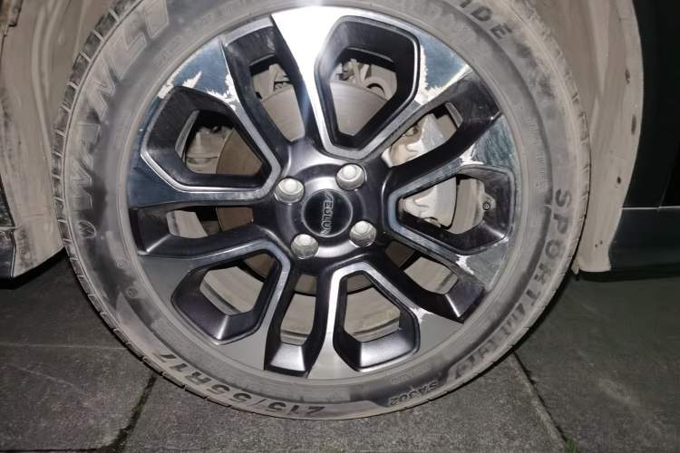 Used Dongfeng Aeolus Yixuan GS 2021 230T Automatic Zuiyao Wushu Edition Right Front Wheel Hub