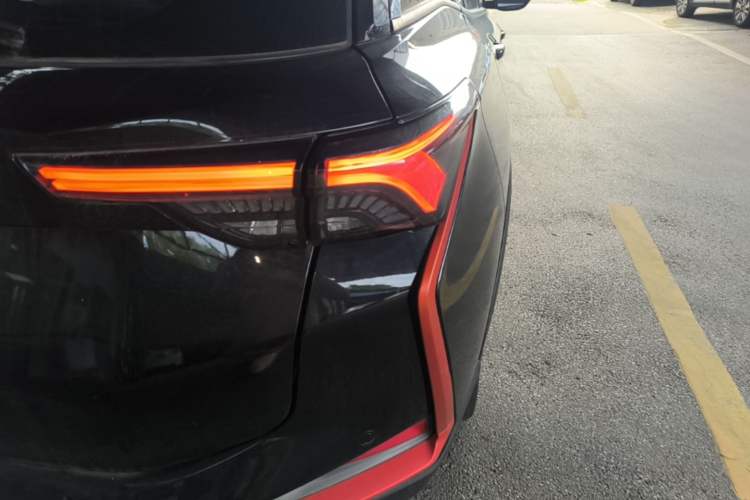 Used Dongfeng Aeolus Yixuan GS 2021 230T Automatic Star-Chasing Warrior Edition Right Rear Taillight