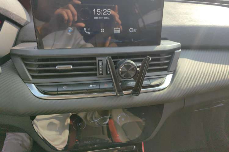 Used Dongfeng Aeolus Yixuan GS 2021 230T Automatic Chasing the Moon Edition Audio And AC Panel