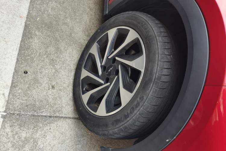 Used Dongfeng Aeolus Yixuan GS 2021 230T Automatic Chasing the Moon Edition Right Front Wheel Hub